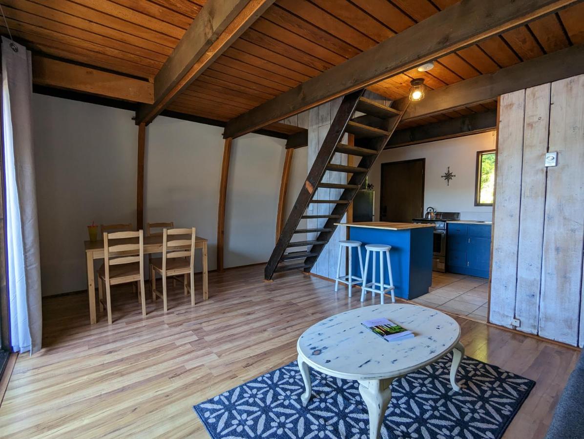 Jade Resort-Oceanfront Suites In Gowlland Harbour Heriot Bay エクステリア 写真