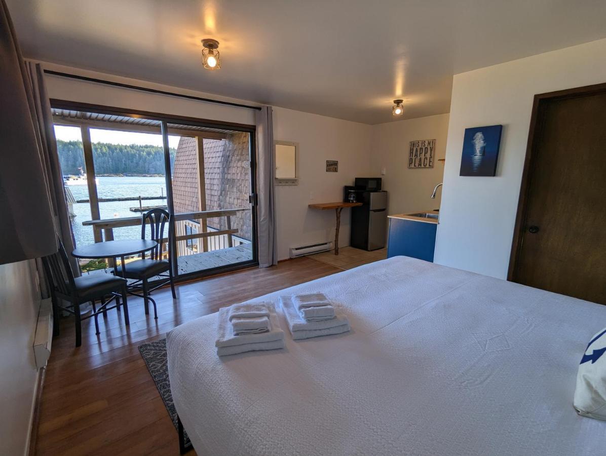 Jade Resort-Oceanfront Suites In Gowlland Harbour Heriot Bay エクステリア 写真